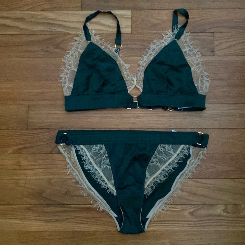 NWOT Elf Zhou OOAK Emerald 2 Piece Set